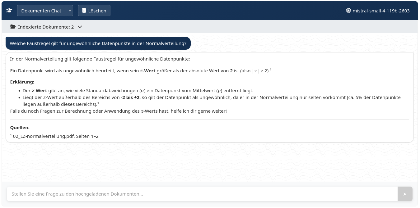 Screenshot des Moodle Plugins, der eine Chatbot Antwort mit Quellangaben zeigt.